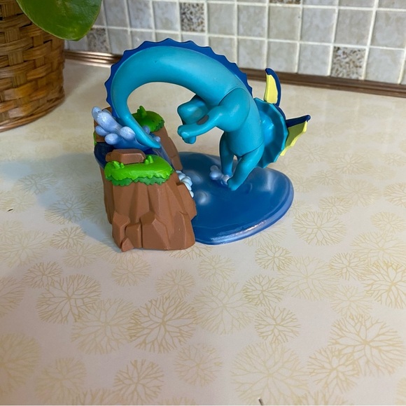 Funko Pokémon Vinyl figurine An Afternoon with Eevee & Friends : Vaporeon rare - Picture 7 of 9